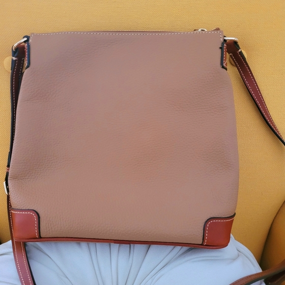 Rarely used! Dooney & Bourke Tan Taupe Pebble Leather Crossbody Bag - Picture 7 of 13